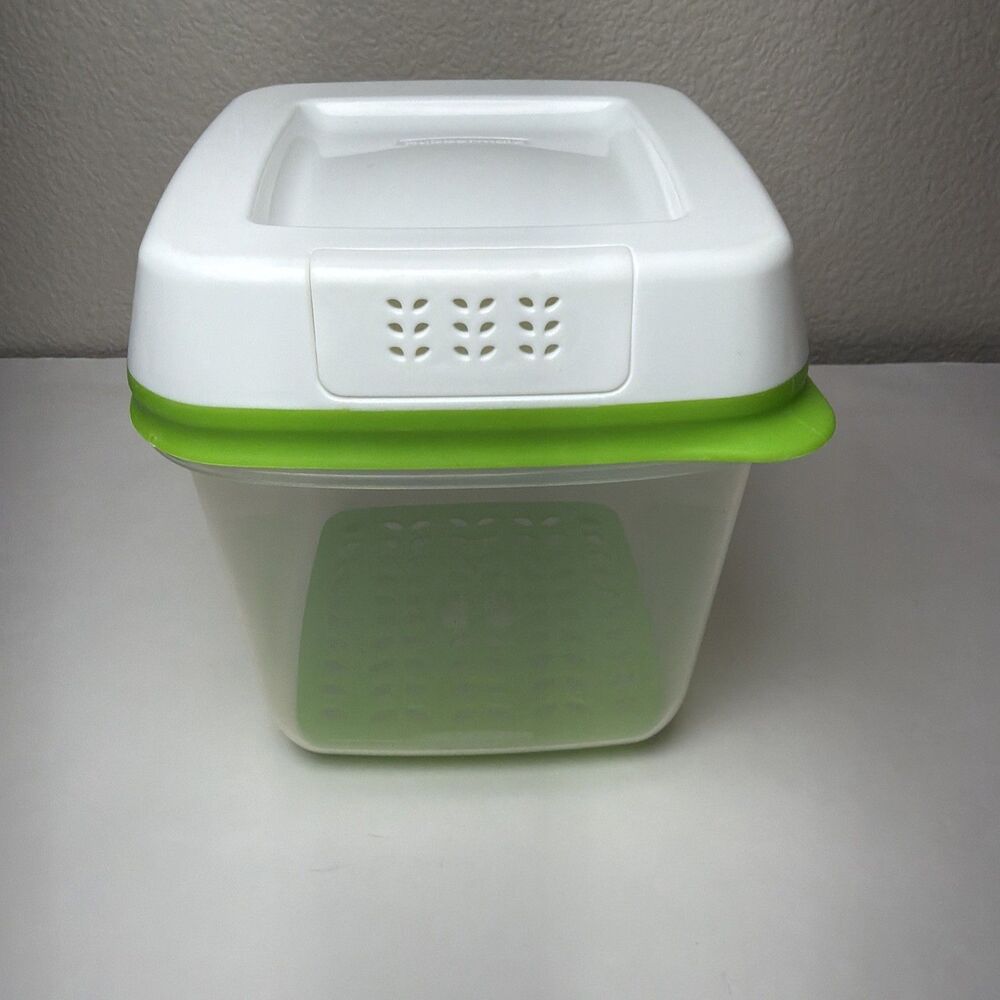 Rubbermaid Fresh Works Produce Saver Medium 6.3 cups Fresh vent Technology